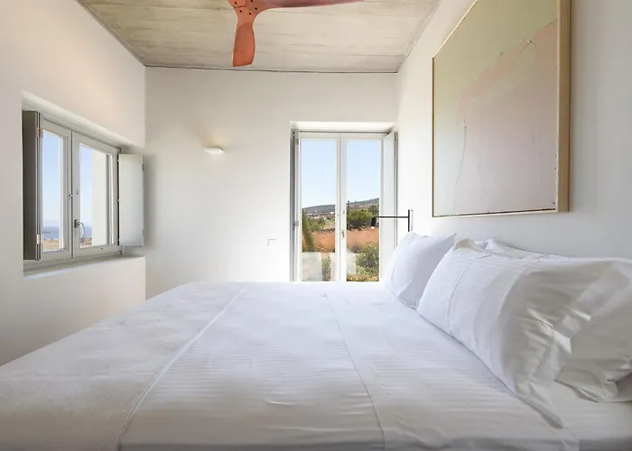 Iparenia Chrisi Akti (Paros)