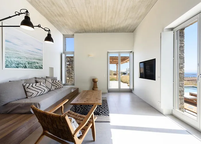 Iparenia Chrisi Akti (Paros)