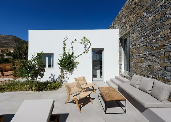 Iparenia Chrisi Akti (Paros)