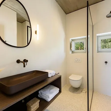 Iparenia Chrisi Akti (Paros)